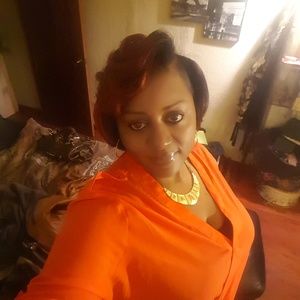 Meet your Posher, Adrianne